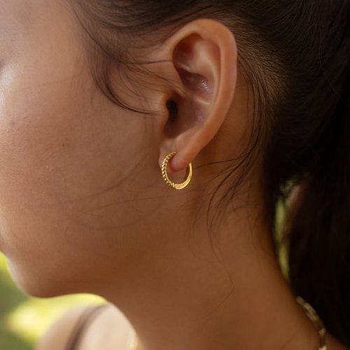 Mae Hoops