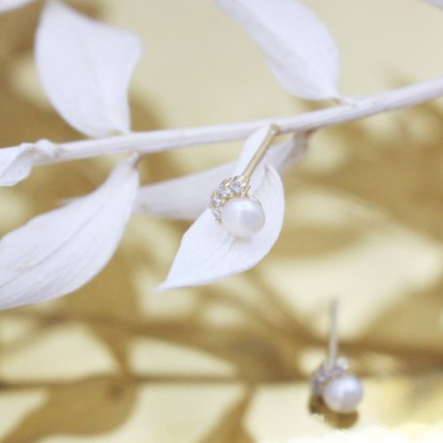 Dainty Pearl Studs